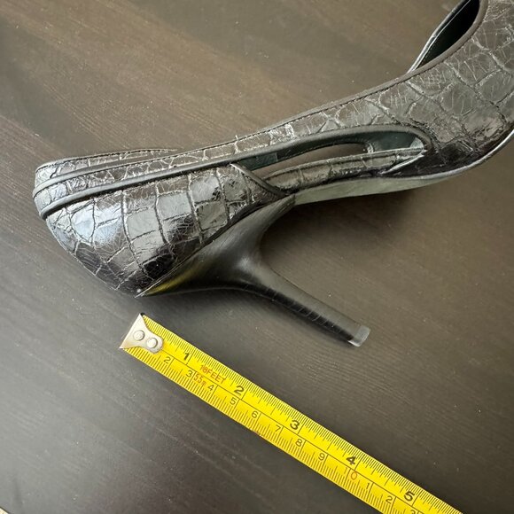 Almost new - Donald Pliner Couture Black Pointy Toe Heels Pumps, Size 7 - Picture 7 of 7